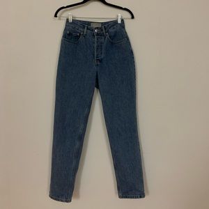 EVERLANE “The Curvy 90s Cheeky Straight Jean” made with Organic Cotton